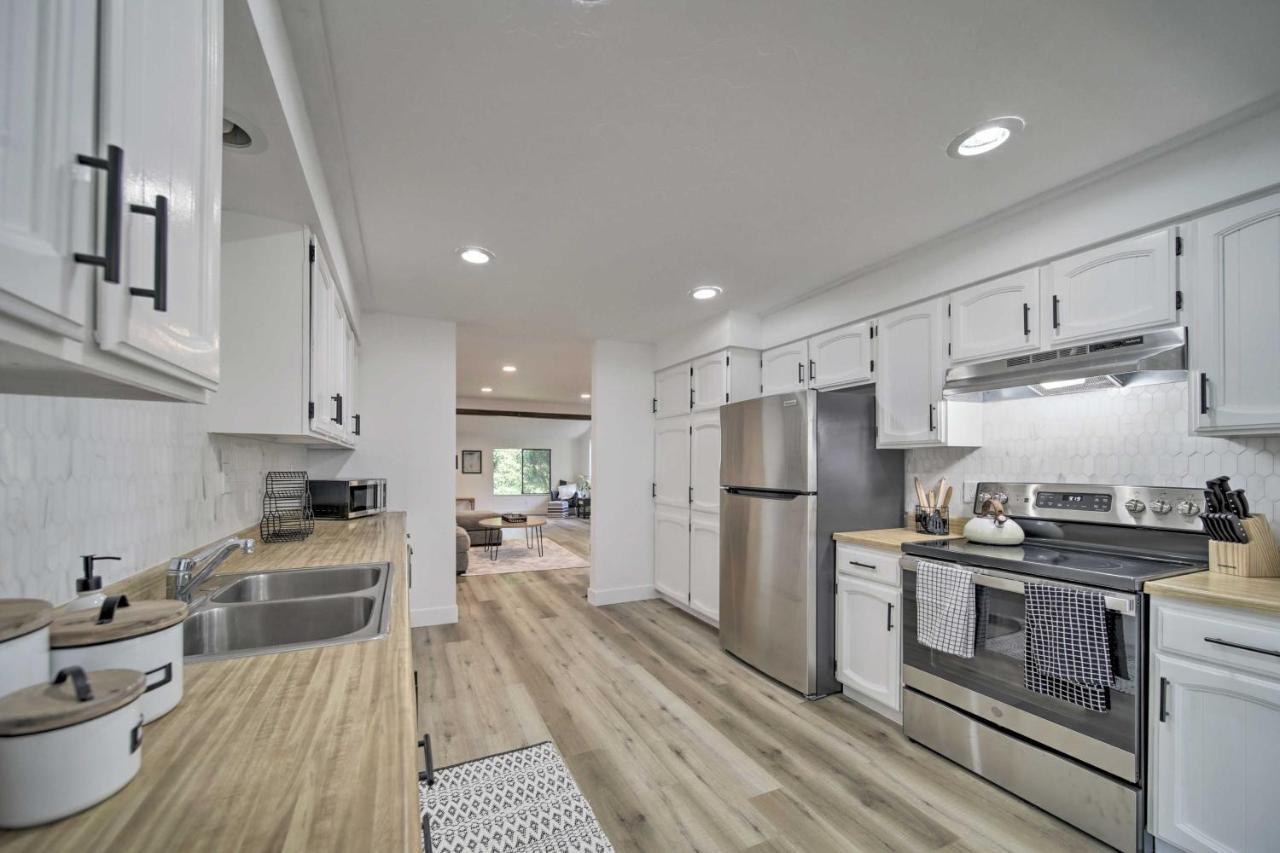 Bright And Airy Liberty Lake Abode With Backyard! المظهر الخارجي الصورة