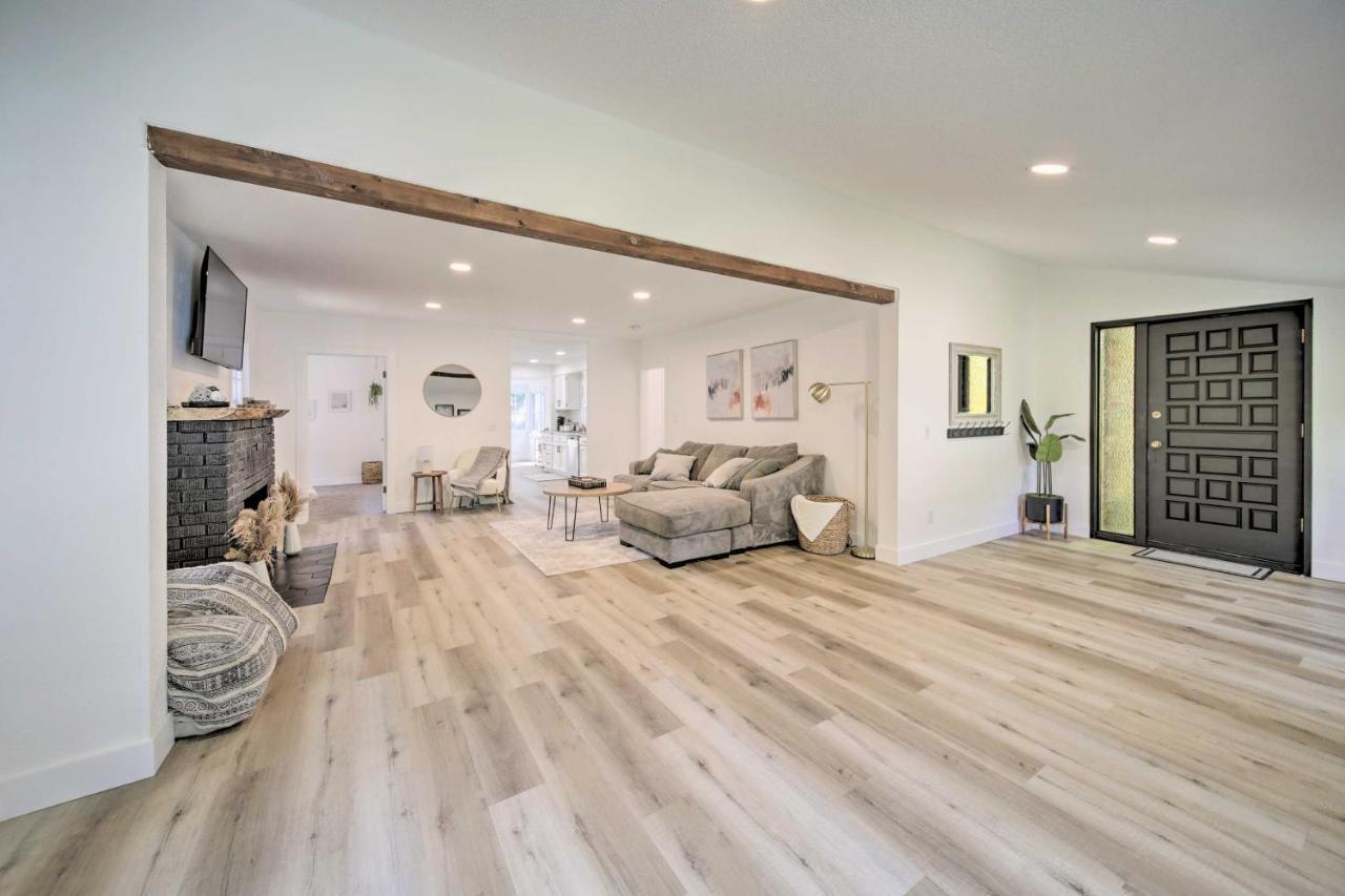 Bright And Airy Liberty Lake Abode With Backyard! المظهر الخارجي الصورة